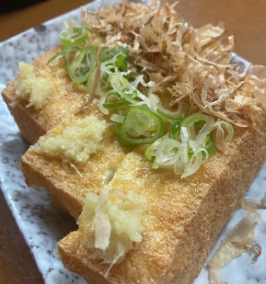 近くに買い物できるお店はありますか？