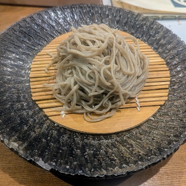 近くに買い物できるお店はありますか？